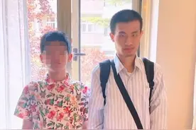 韦神被迫开抖音！陪外甥拍照全程敢怒不敢言，网友：真的生无可恋图片