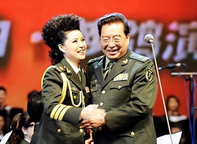 钱再多有什么用？87岁李双江一家4口的现状，给所有男人提了个醒