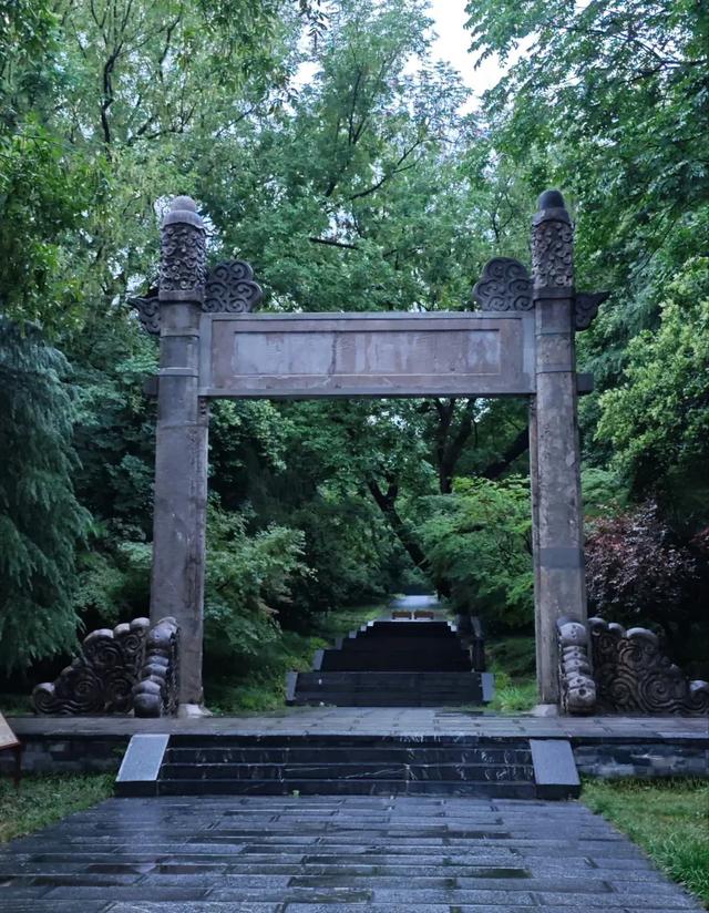 南京苜蓿园大街、下马坊、马群，都跟紫金山下屯田养马有关