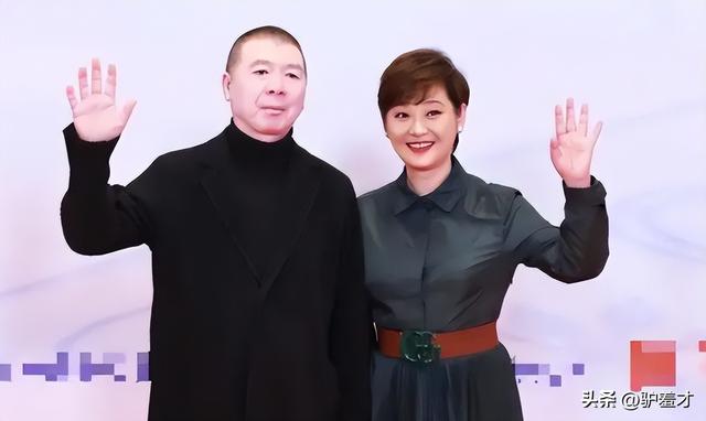 徐帆回应离婚5个月	，冯小刚近况曝光，他的“小心思”再藏不住了