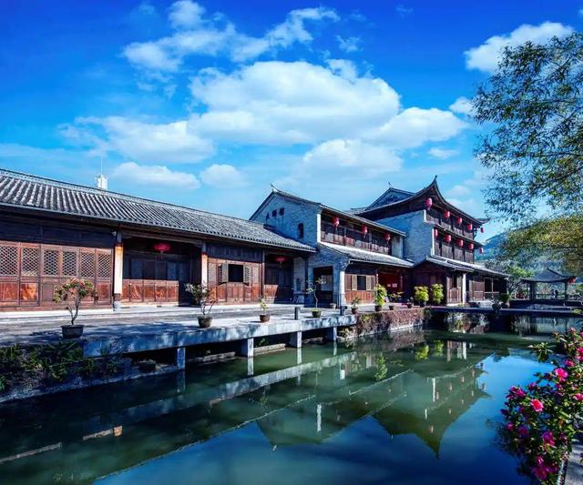 云南一座古村，坐落在国家5A级景区内，藏着全国最大的乡村图书馆