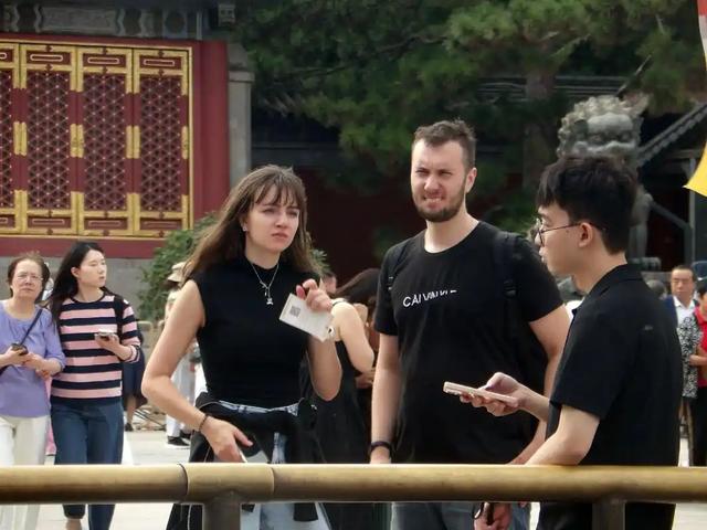 大量美国游客涌入中国,玩了几天后,不吹不黑,中国比美国强多了