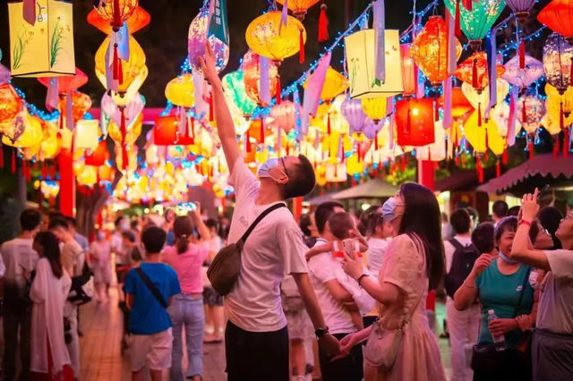定了定了‼️2025新津普兴街道大型灯笼秘境集市-美食非遗嘉年华将于9月29号启幕→