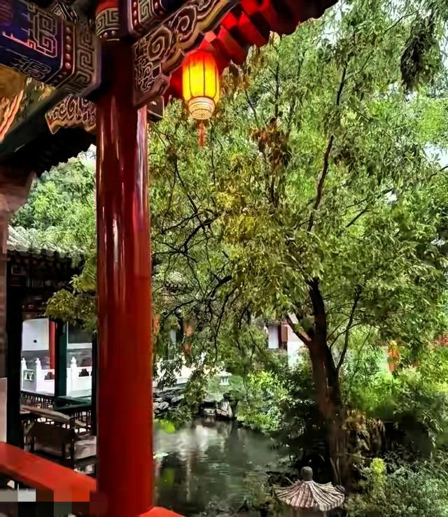 李湘晒自己家北京小院，房子太大了 网友认为是景区，真是有钱人呐