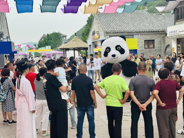 乡宁全民K歌村晚夜游经济点燃暑期文旅新引擎