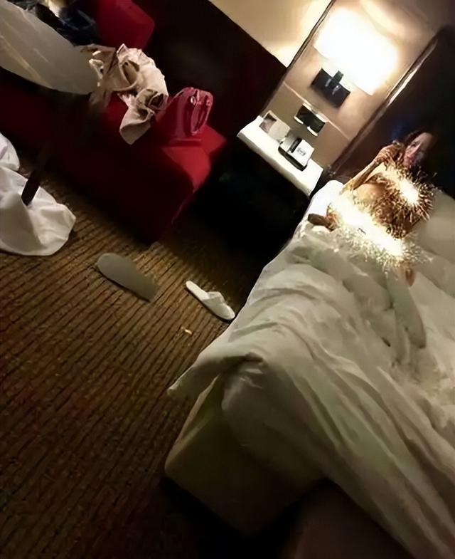 43岁王宝强也没想到，14岁女儿和15岁儿子，已经开始为他争光了