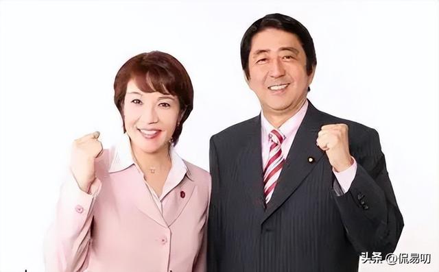 日本女首相爱飙车！高市早苗的汽车保卫战，能破分裂局？