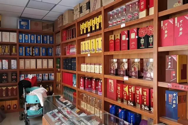 实体店纷纷倒闭，烟酒店却能日入斗金，小老板说：全靠这5点