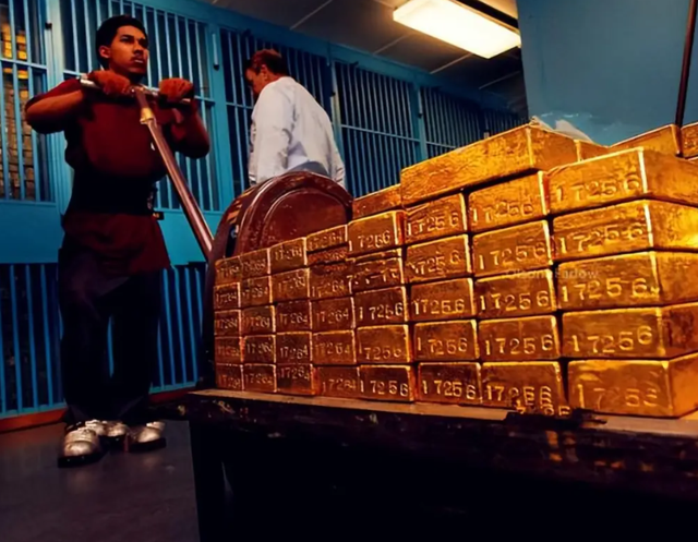 各国开始行动，黄金储备运往中国保管	，带头的国家已经出现了