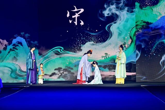 副中心开启少儿时装周！AI汉服大秀+VR体验，还有亲子工坊