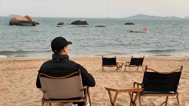 今日爆款文章：《给平凡的自己：4种能力，悄悄撑起一生的底气》