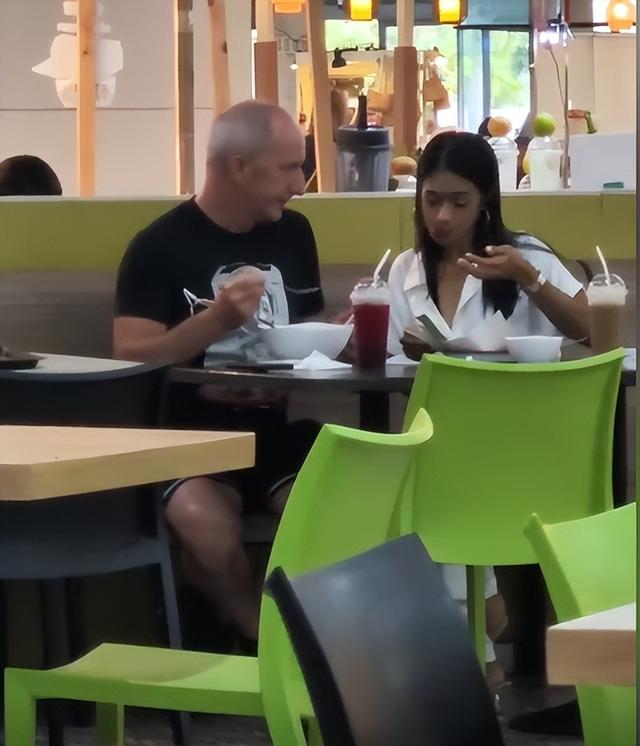 58岁中国大叔一夜暴富，出国专猎洋妞，却不敢碰伊朗女，内幕扎心