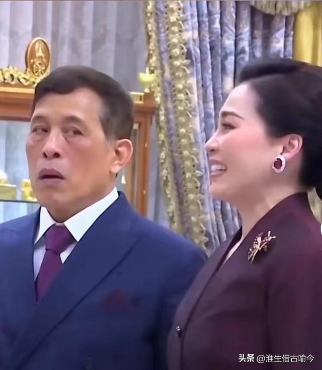 47岁苏提达出席活动太张扬，72岁泰王玛哈瞪着她，让她别抢风头