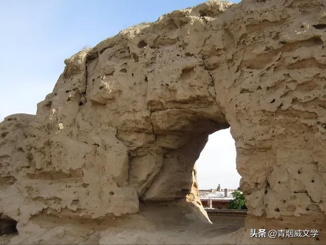 走进应县木塔