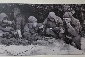 64年！我仍然记得举起拳头面向党旗宣誓的情形！图片