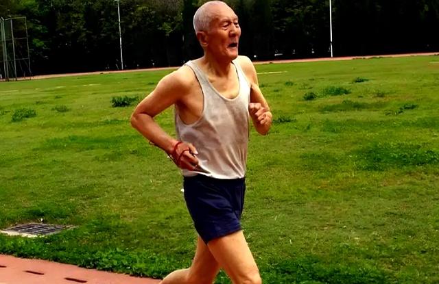 上年龄不能慢跑？医生多次提醒：64岁以后，牢记慢跑“5不要”
