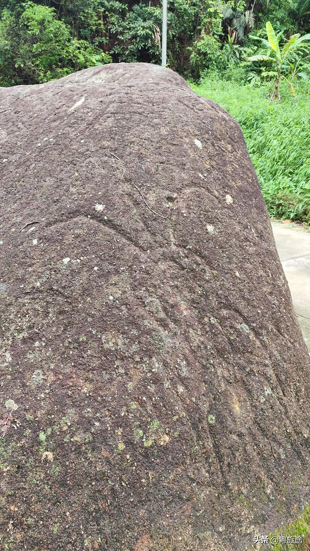 在罗定泗纶大山深处，有一处史前岩画，像“天外来客”