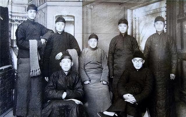 乔致庸后人现状，建国后乔家破产，玄孙女家喻户晓，如今无人经商