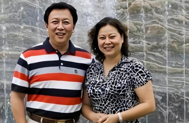善恶终有报！73岁唐国强狂捞金有目的，两个残疾儿子遭到“反噬”