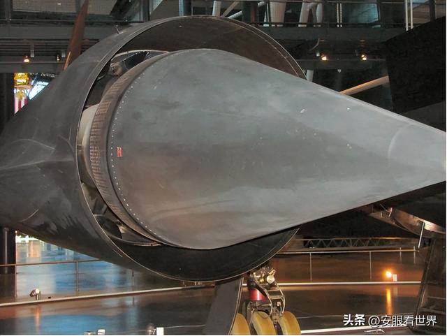 歼-36新版本来袭！二号验证机细节首度解析，战力飙升背后有玄机