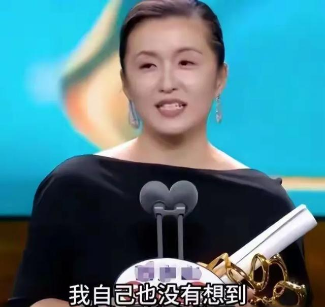 陪玩陪睡根本不够！集体开嫖、目无王法、舔手指，阴暗面藏不住了