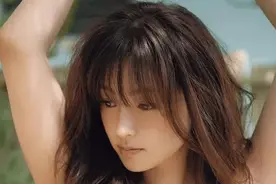 深田恭子穿比基尼泳装露出事业线！魔鬼身材性感火辣图片