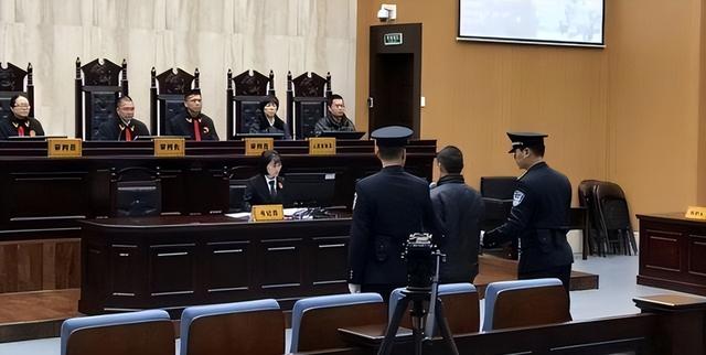2019年，滴滴司机钟元被执行死刑，死前害怕不已，跪地不停忏悔