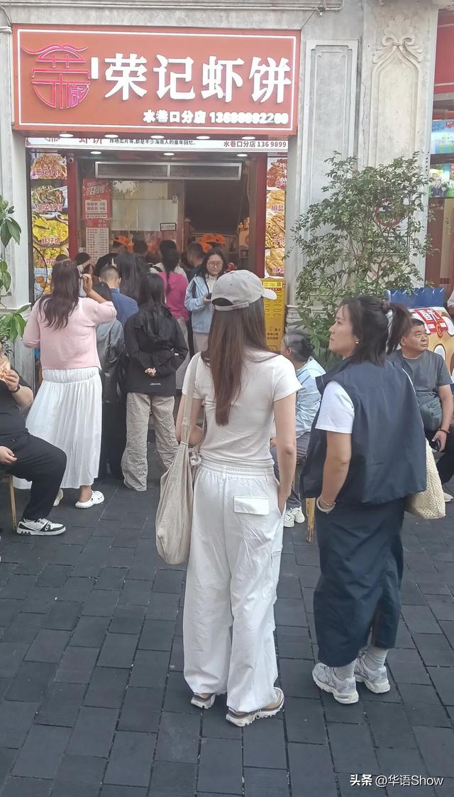 封关前瞻丨海口骑楼老街冬日景象：满眼都是外国人