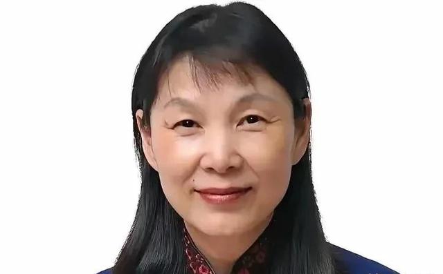宗庆后遗产案再曝猛料：三房管家貌不惊人，所生子竟由二房抚养？