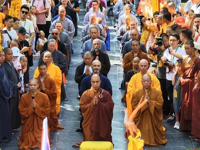 万万没想到，释永信全家被扒，原来他才是那个“冰山一角”！