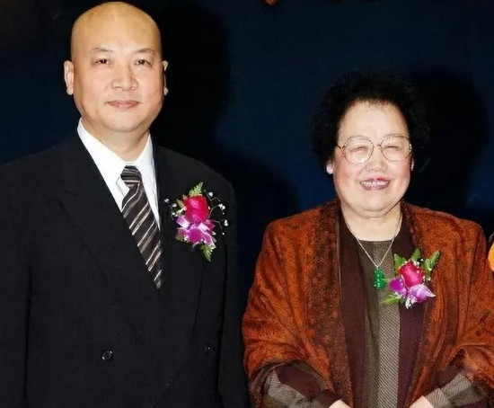 京圈四大富婆，身价过百亿，出门私人飞机，甚至坐拥北京一条街