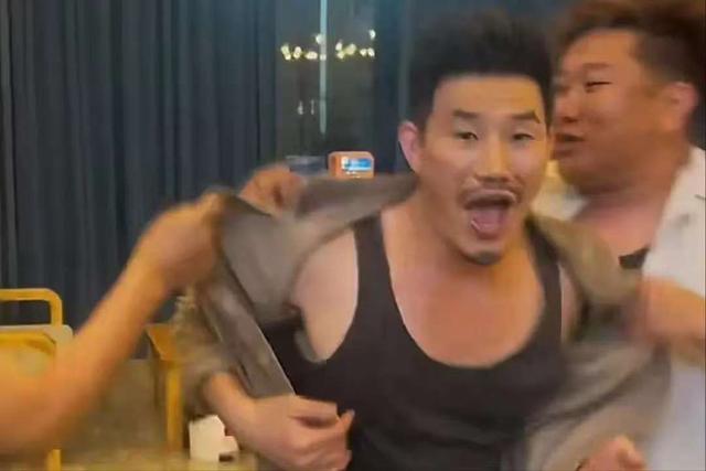 目无法纪！“嘎子”谢孟伟被拘留，道歉还甩锅网友，再迎2大噩耗