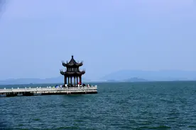 自从我“悟道”以后，我不再忌讳与塔和佛拍照了图片