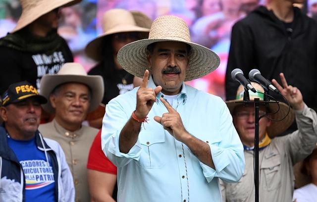 特朗普演都不演了！美军第2次突袭超级油轮，硬抢中国180万桶原油