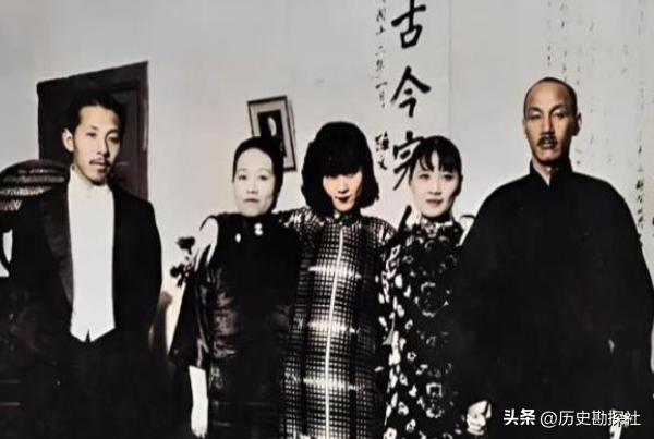 91岁于凤至美国豪宅留影，满头白发面容消瘦，苦等张学良50多年