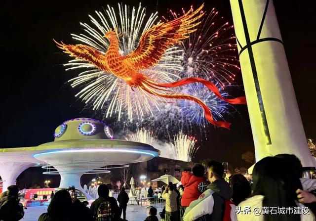 黄石华侨城恐龙奇域跨年狂欢来袭!烟花、游乐、演艺 燃爆零点时刻