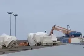阿塞拜疆航空公司一客机在哈萨克斯坦阿克套坠毁 事发时机上载有72人图片