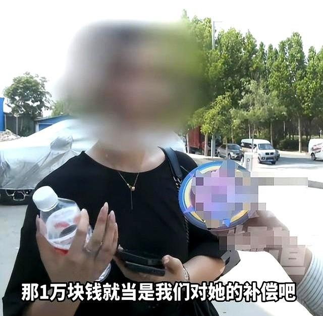 68岁老头与小10岁大妈网恋，发生关系后闹翻，男方女儿：不值5万