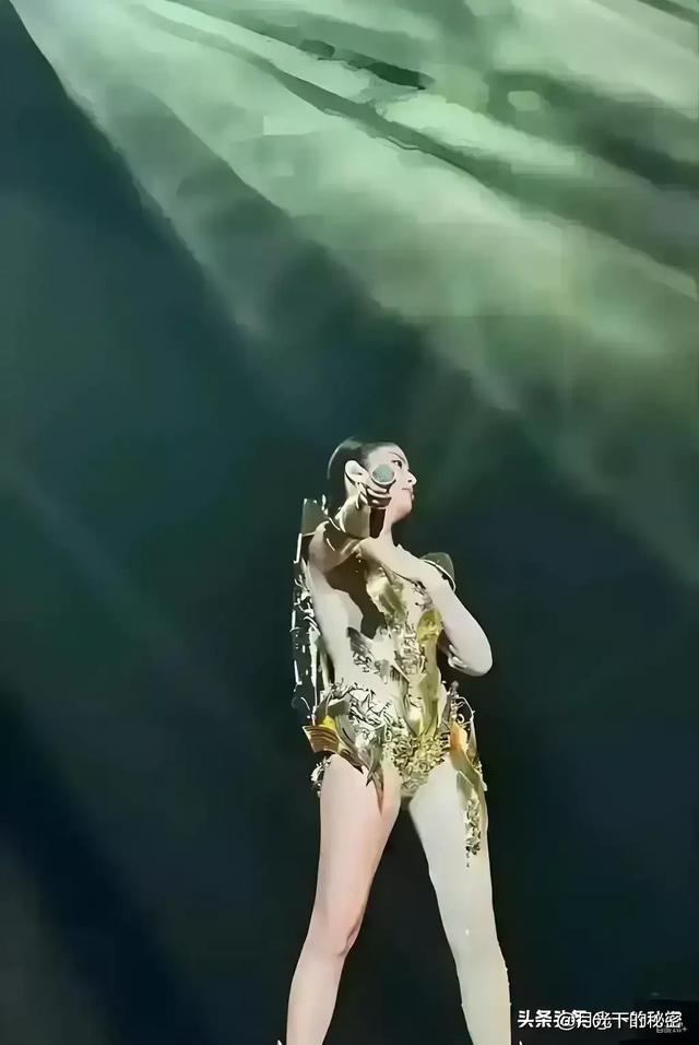 陈慧琳演唱会穿三角裤衩，五十多了合适吗？人老心不老 不愧是女神