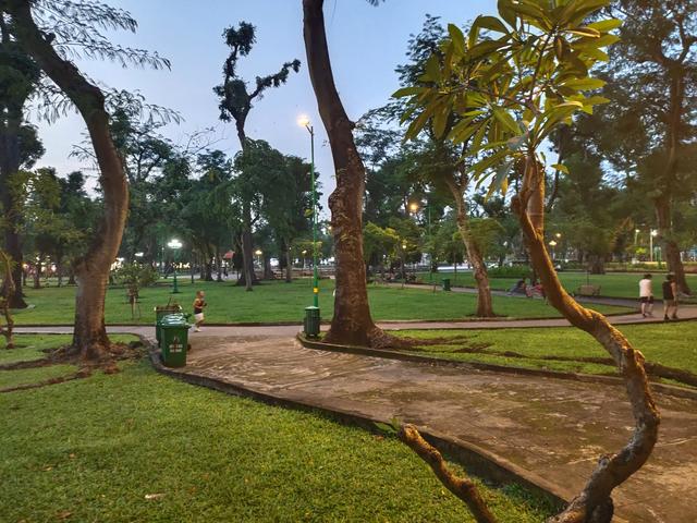 越南胡志明市的街心公园，法国殖民期间的城市规划了大片的绿地