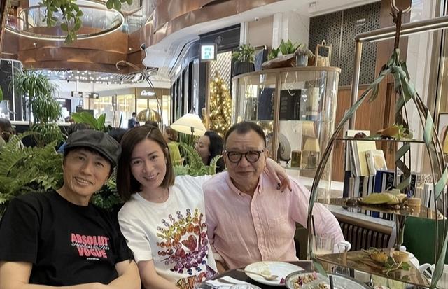 没想到，许绍雄猝然离世不到24小时，佘诗曼竟因一个举动口碑暴涨