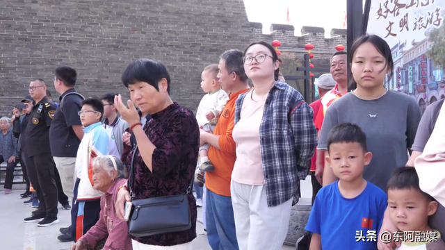 东阿：双节假期首日景区人气爆棚 文旅盛宴点亮假日时光