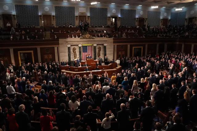 川普重启核爆试验,普京亮出末日武器,中美俄核博弈进入危急时刻