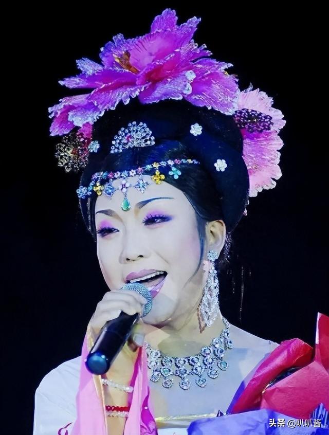 善恶终有报！47岁“跌落神坛	”的李玉刚，终是活成了“跳梁小丑”