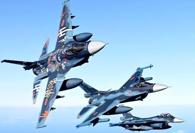 中俄联手绕岛巡航：这波“围岛”操作	，把日本彻底整紧张了