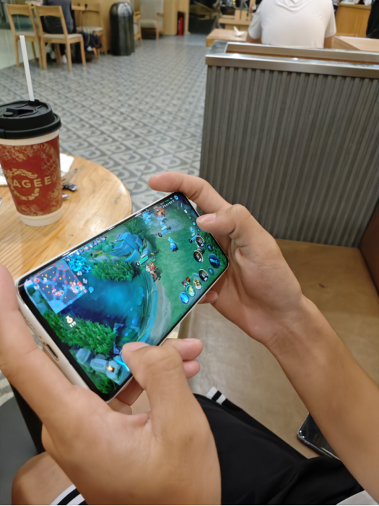 十年果粉换荣耀，效率与体验谁更懂创作者，荣耀为何比苹果更省心