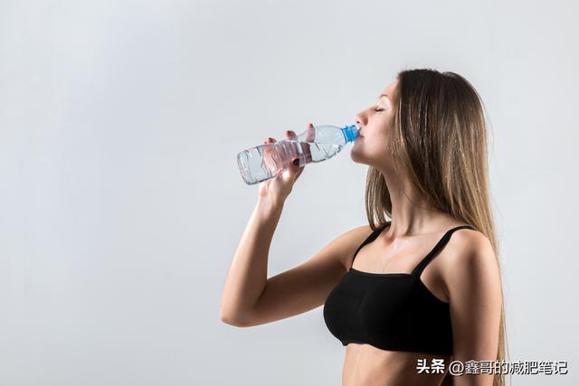 起床1小时，决定体重下降速度！多做4件事，轻松掉9斤，肚子细5cm