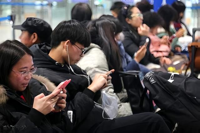 假设忽略处理器，2025年，什么样的旗舰才配叫“真香”？