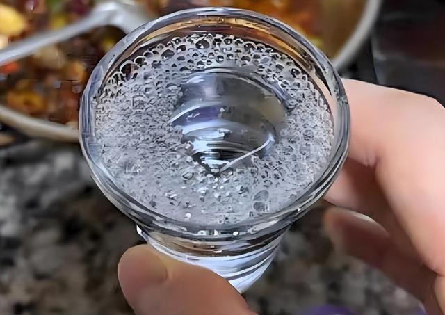 4人到新疆游玩，遇婚宴随礼 400 吃席畅饮