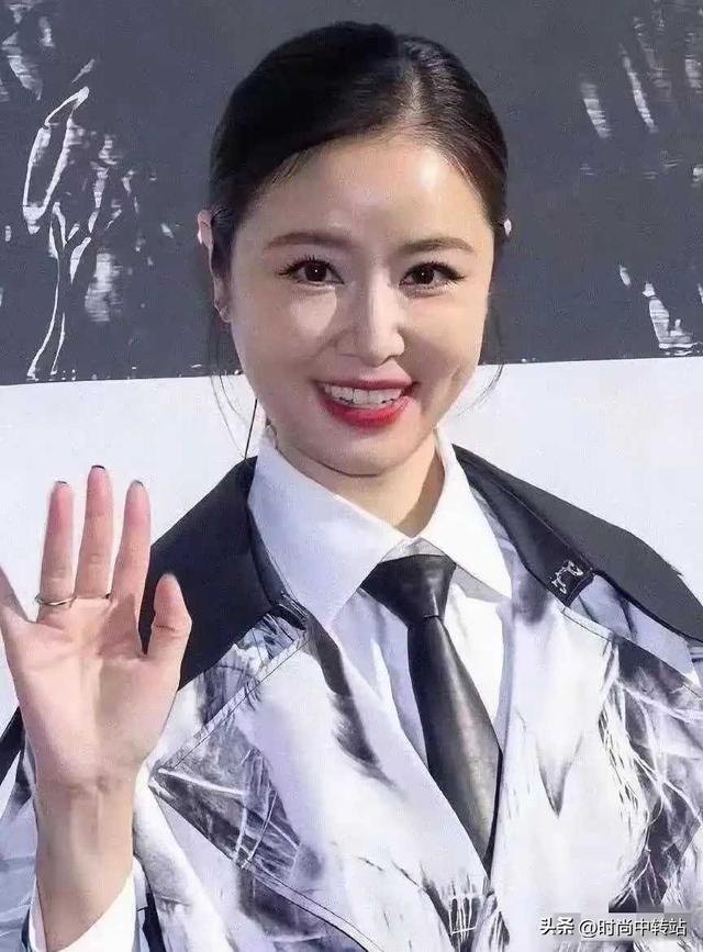 49岁林心如，怎么成这样了？脸部馒化严重，不如自然老去！
